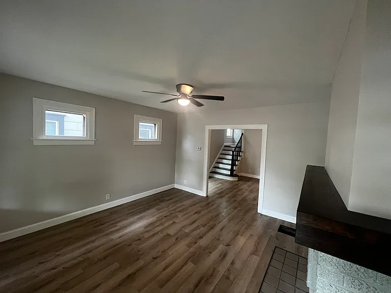 79-81 E Southwood Ave #81 — Photo 2