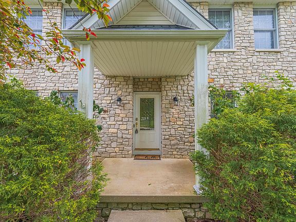 3rd image of 3019 S Xavier Ct