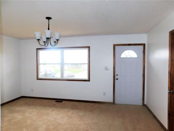 2nd image of 716 E Greenview Dr