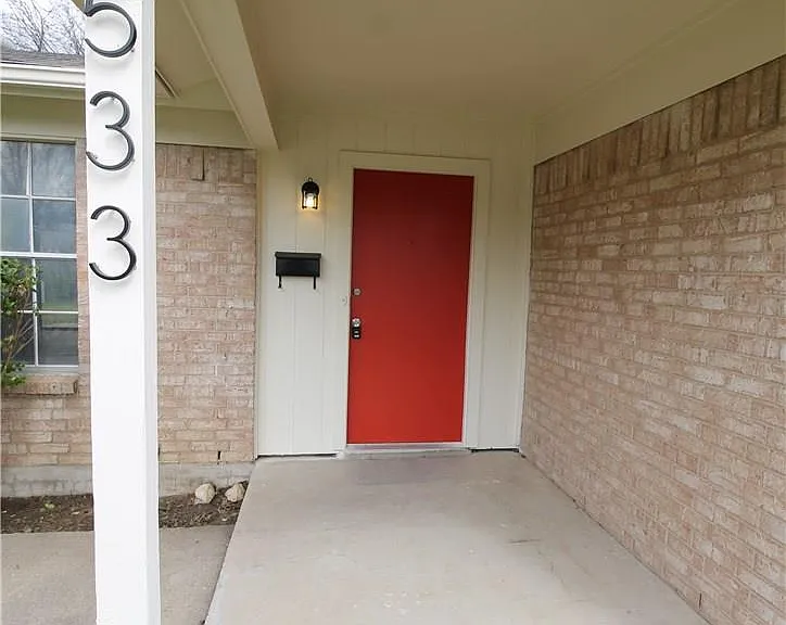 533 Ruidoso Dr — Photo 2