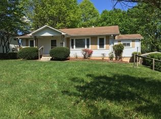 2202 N Greenwood Dr, Johnson City, TN 37604