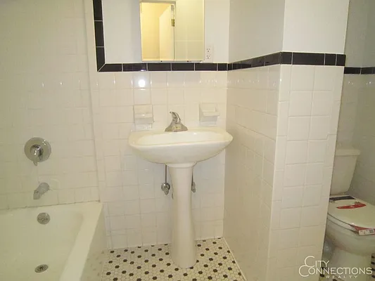 Rented by City Connections Realty | media 29