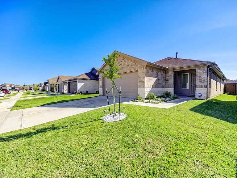 5406 Castlebury Meadows Dr — Photo 1