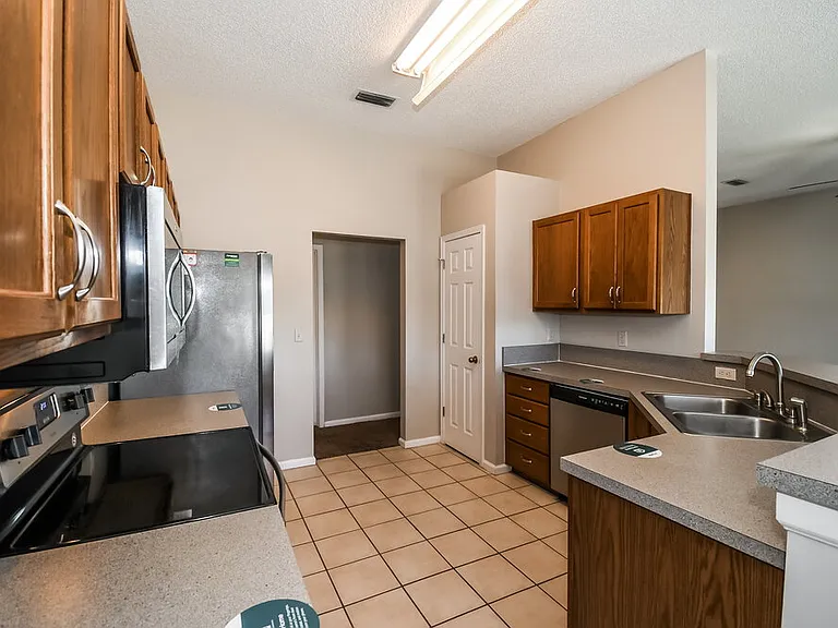 413 Cottage Cove Ct — Photo 6