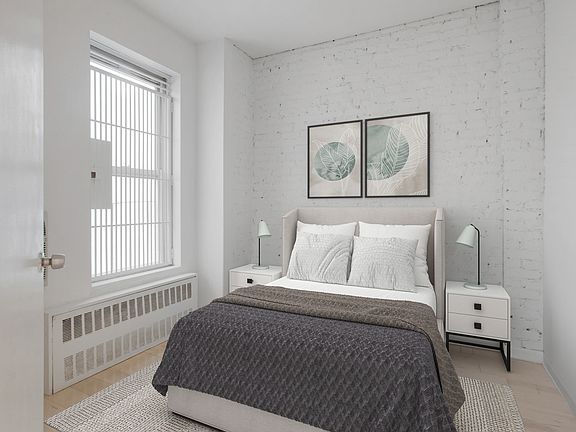 5th image of 206 E 81st St