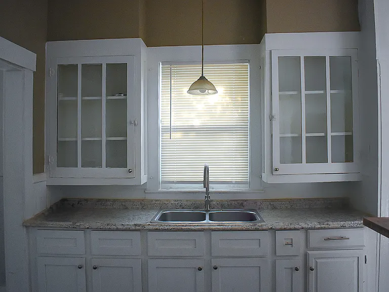 2246 E Houston St — Photo 13
