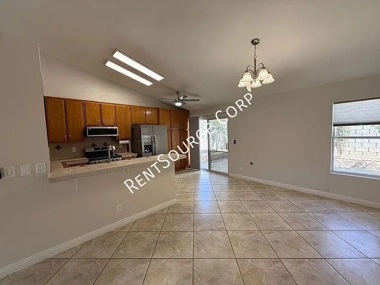 2501 Summerchase Ave — Photo 5