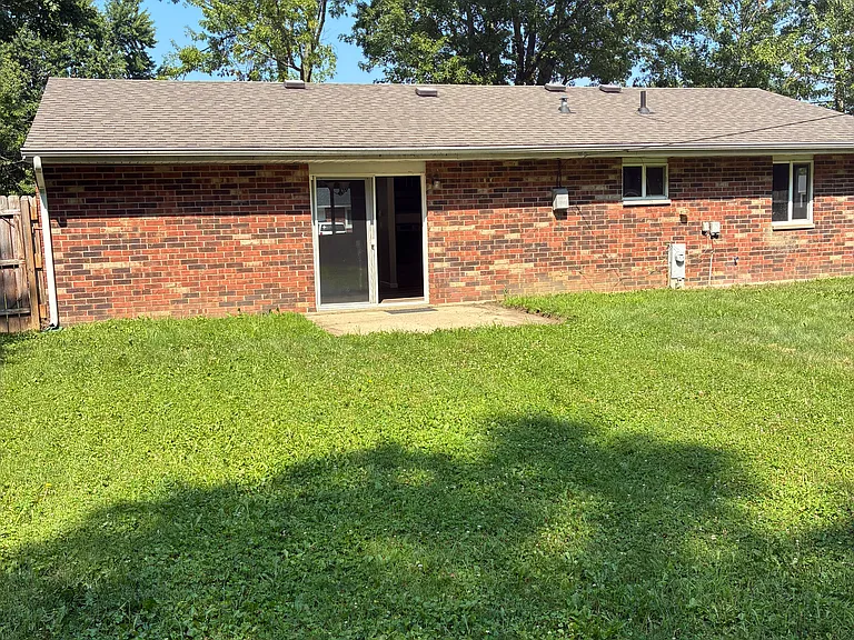 1665 Saratoga Dr — Photo 11