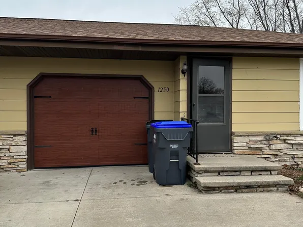 1250 Primrose Ln, Neenah, WI 54956