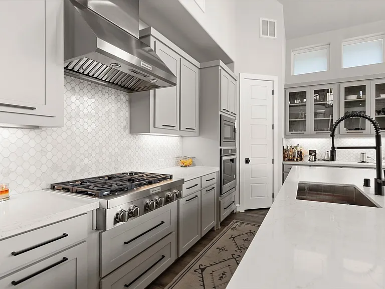 721 Yarrow St — Photo 3