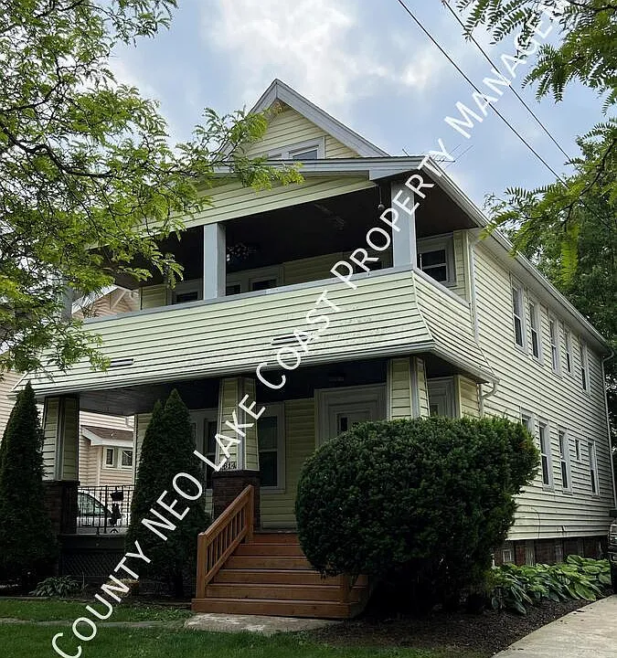 1614 Larchmont Ave