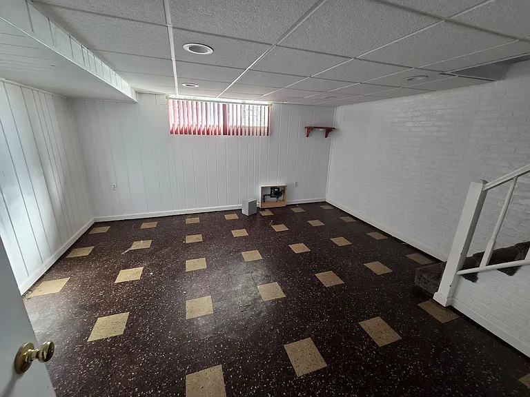2123 Loney St — Photo 5