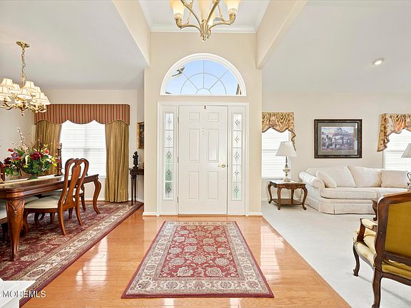 3rd image of 15 Valencia Drive