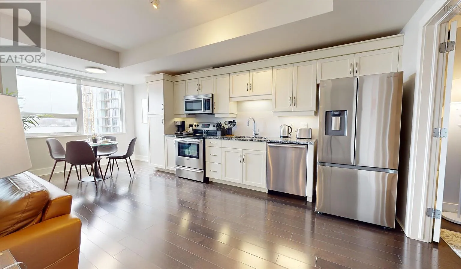 31 Kings Wharf Place Dartmouth — Photo 1