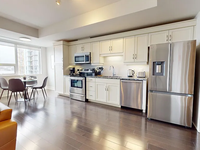 31 Kings Wharf Pl #705 — Photo 1