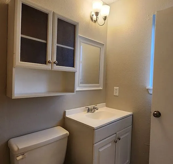 4530 Marshall St — Photo 15