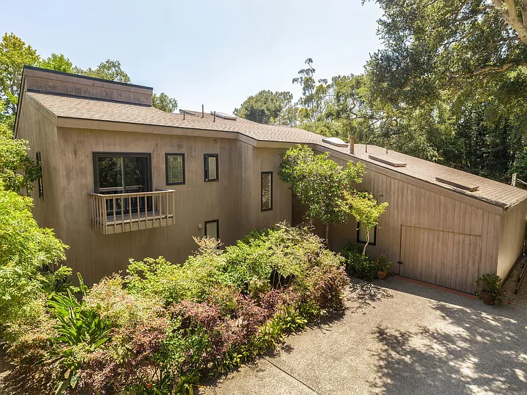 1539 Miramar Ln — Photo 2