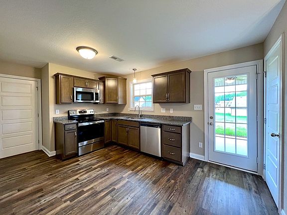 4th image of 223 Dugger Dr