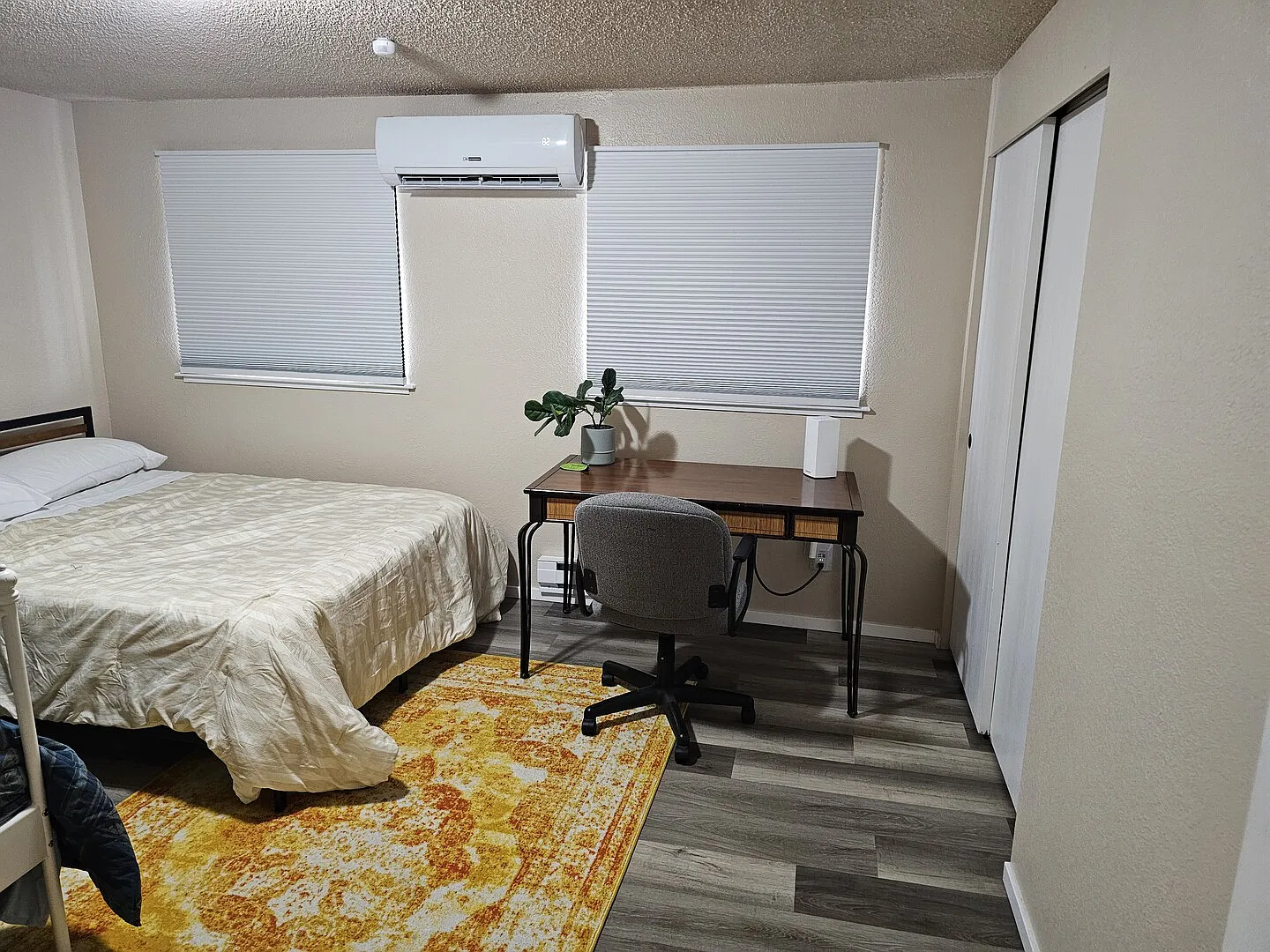 923 E Marine View Dr, Unit B, Everett, WA 98201. — Photo 2