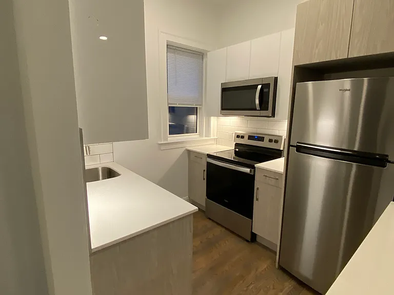 102 Queensberry St #12 — Photo 1