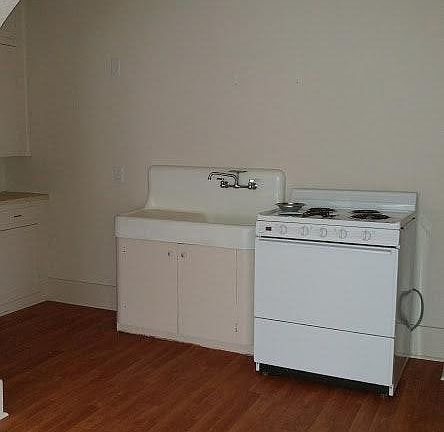 3rd image of 2408 Pacific St
