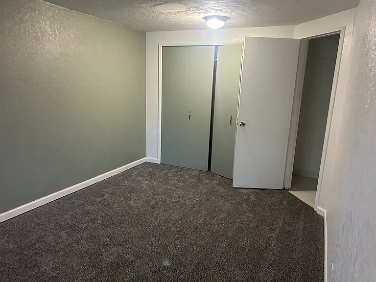 910 Oakway Dr — Photo 22