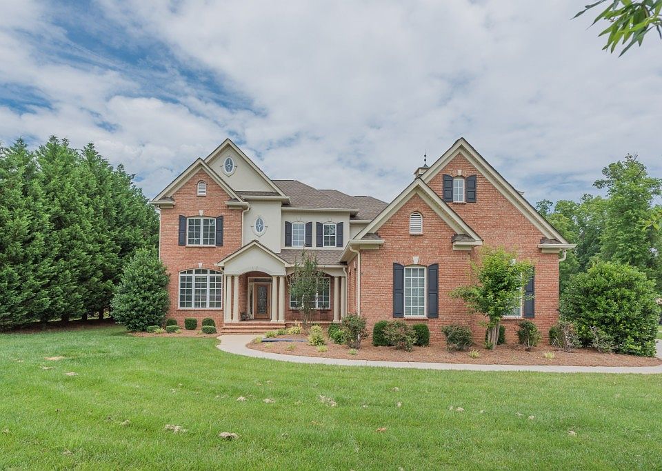 1st image of 640 Deberry Holw