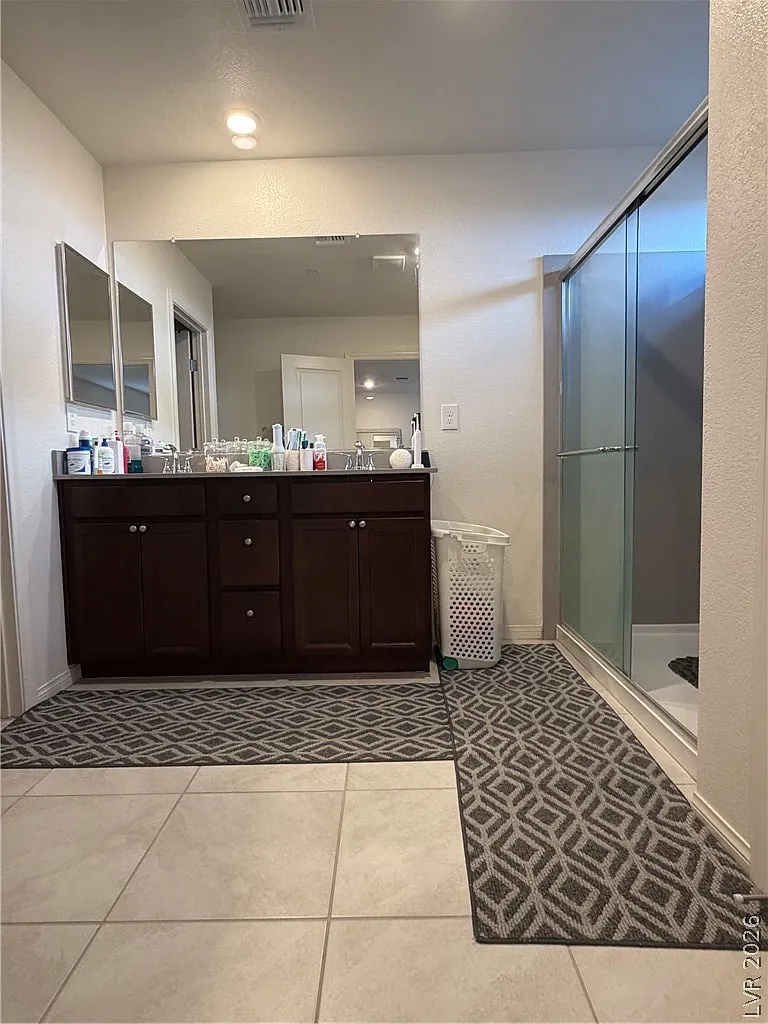 3 bed, 2.5 bath, 1590 sqft, $2,100 — Photo 3
