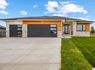 10005 S 180th Avenue Cir, Omaha, NE 68136