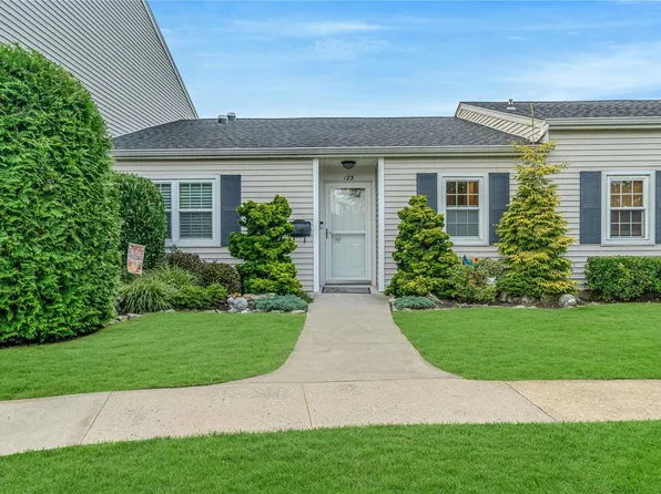 123 Harbor S #123, Amityville, NY 11701