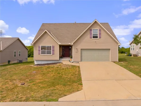 7504 E 143rd St, Grandview, MO 64030