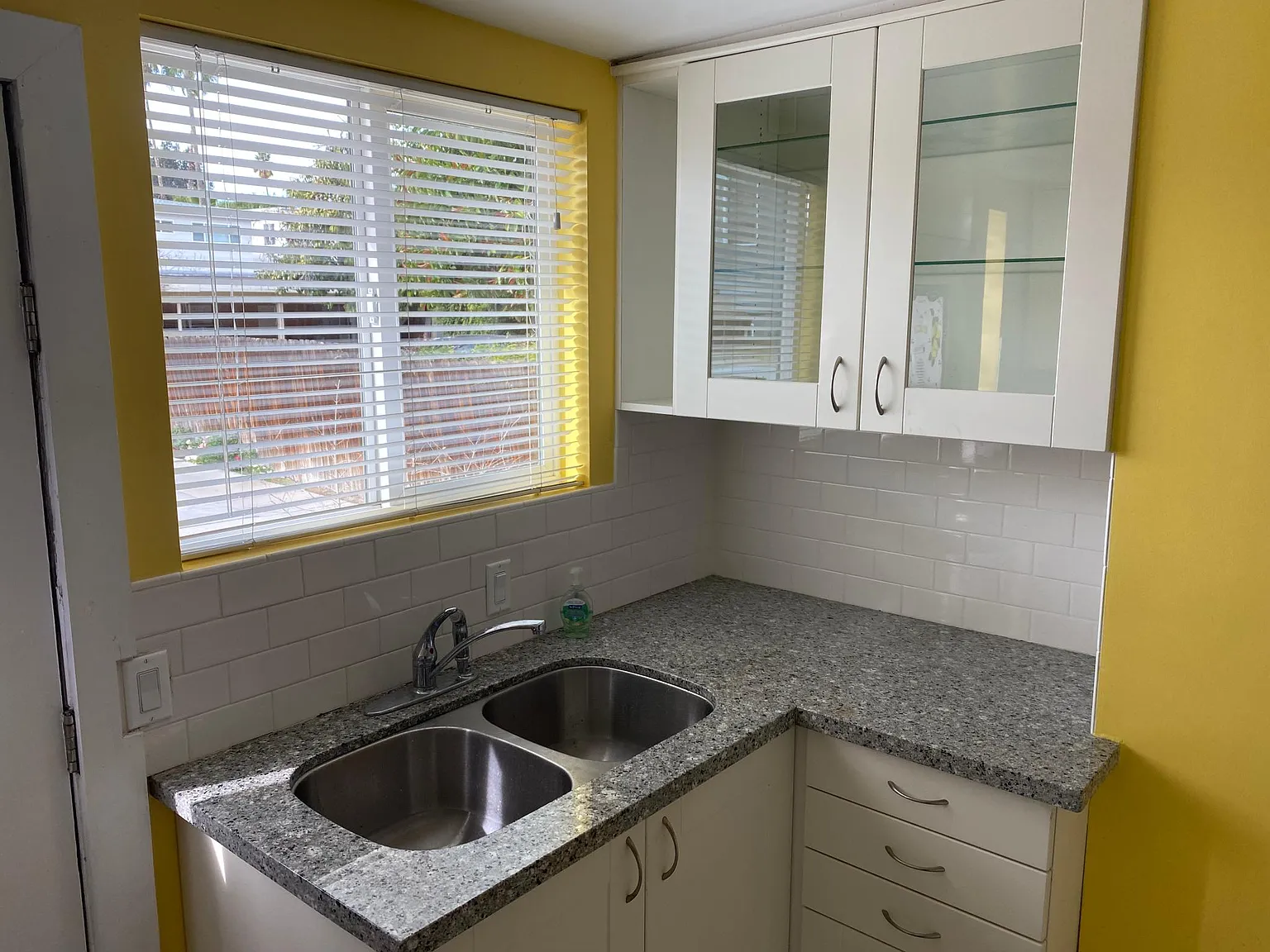 397 N Oakland Ave — Photo 3