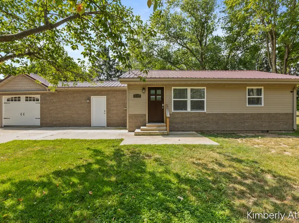 207 W Maple St, Carson City, MI 48811
