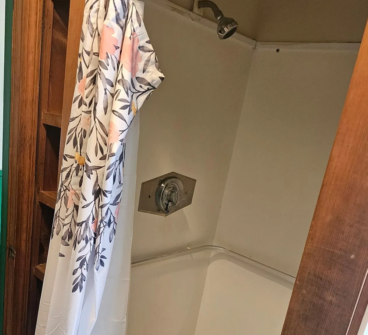 Studio, 400 sqft, $1,200 — Photo 4