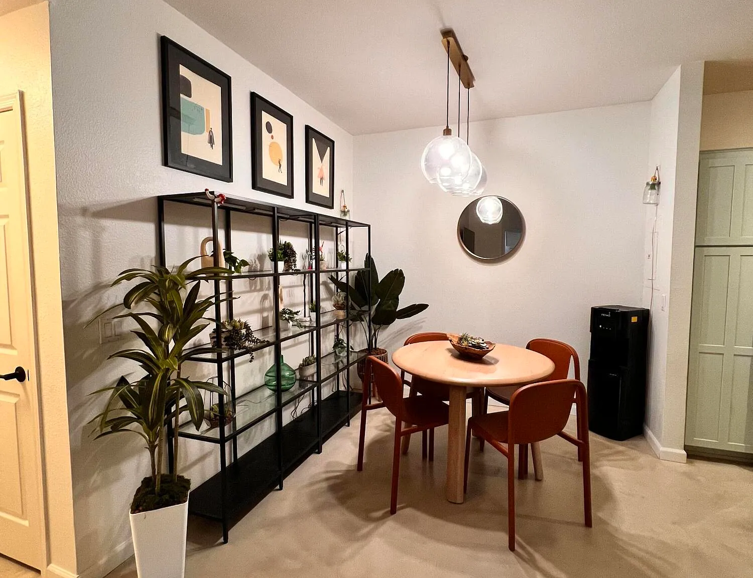 2 bed, 1.0 bath, 929 sqft, $1,550 — Photo 2