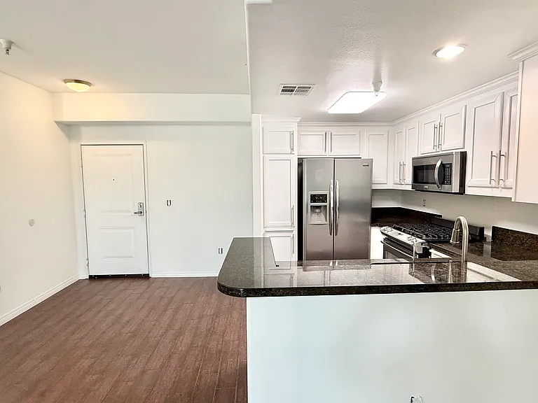 The Watermarque Apartments — Photo 48