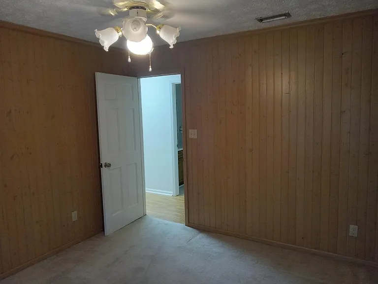 2243 Oakgrove Cir — Photo 28