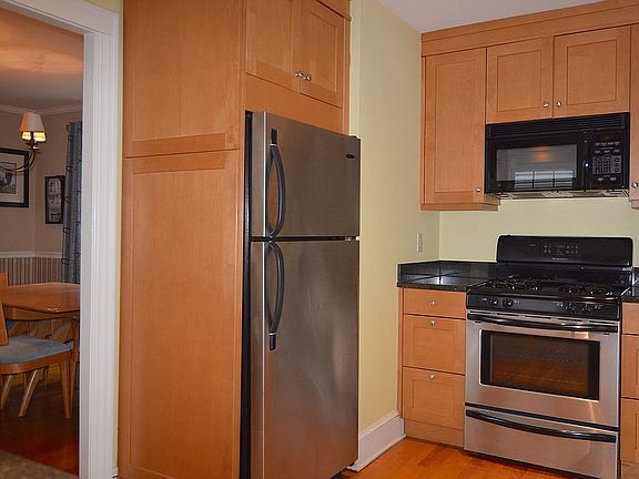 5th image of 134 Hawthorne Ave