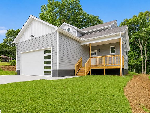 4th image of 113 Hillcrest Cir