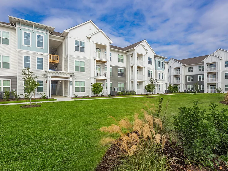 Middle Sound West Apartments — Photo 19