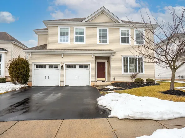 3 Lily Ln, Piscataway, NJ 08854