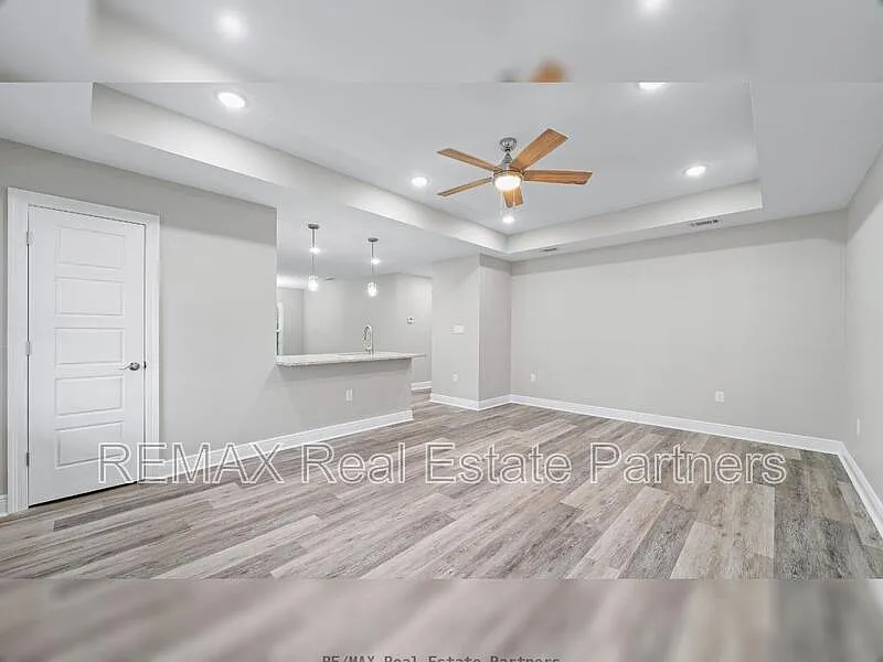 3 bed, 2.0 bath, 1350 sqft, $1,750 — Photo 2