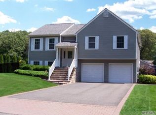 17 Samantha Dr, Coram, NY 11727