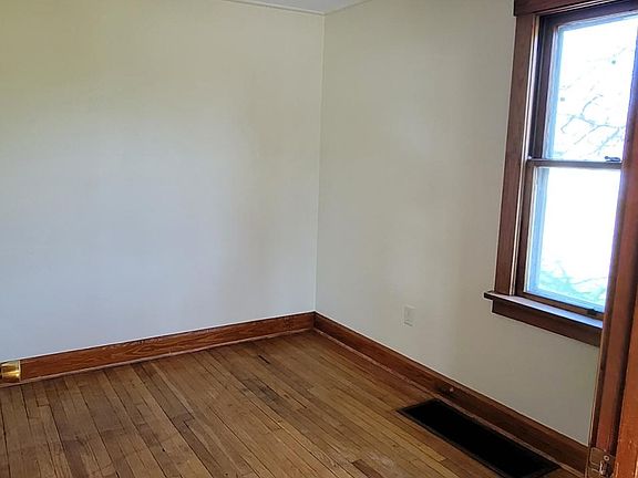 3rd image of 2459 Bell St