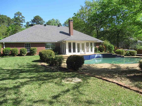 2nd image of 2490 Garden Oaks