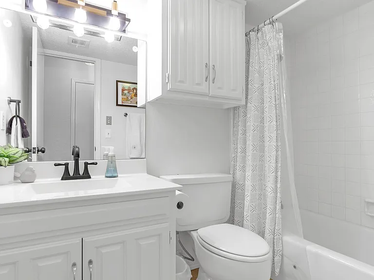 Full Bathroom #3