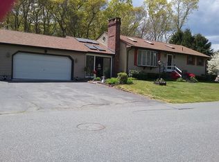 33 Club Ave, Acushnet, MA 02743