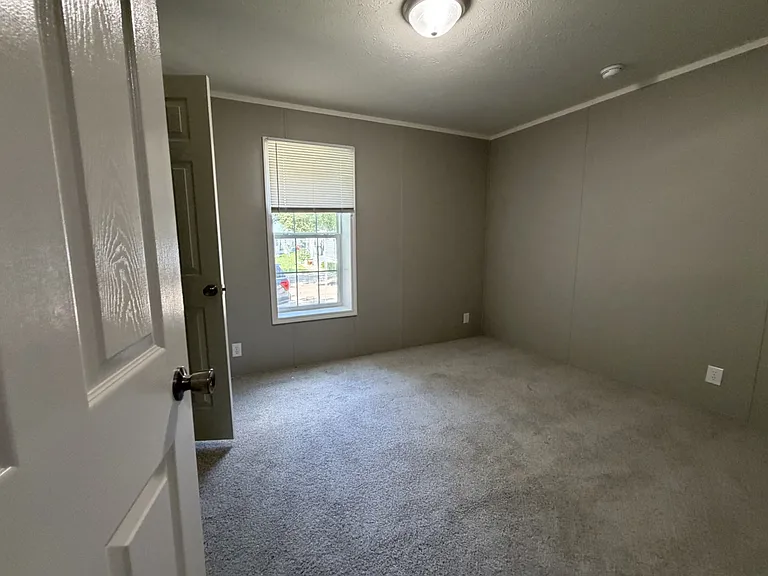423 Alice Ln — Photo 5