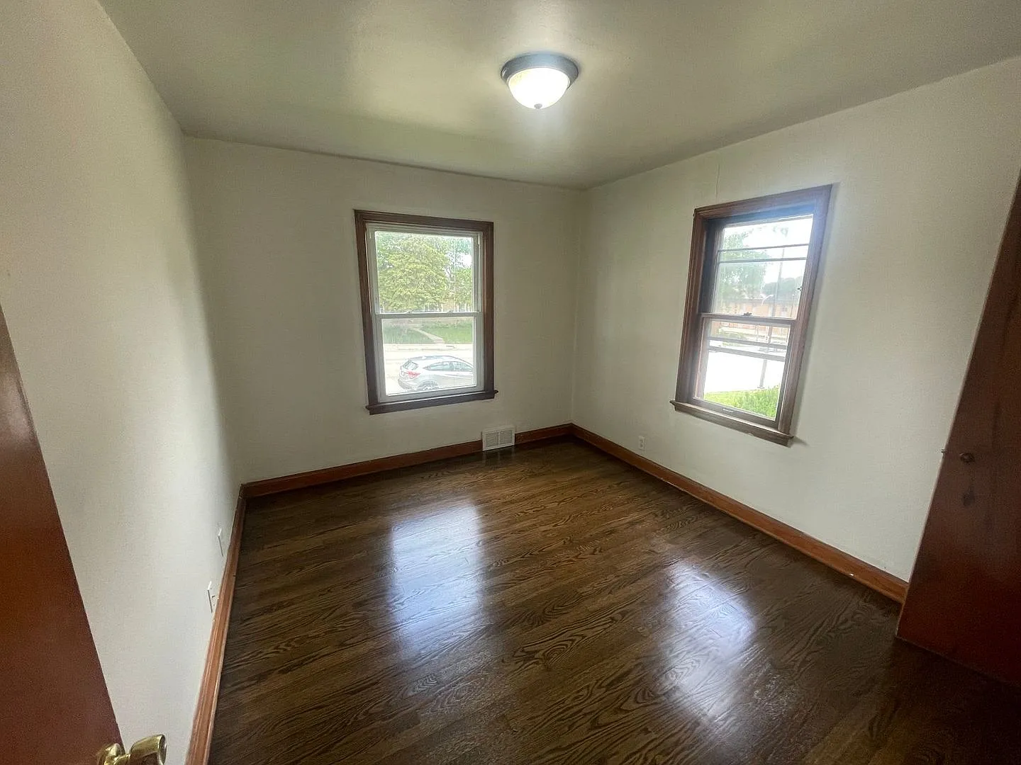 5431 W Greenfield Ave. (4 Unit) — Photo 4