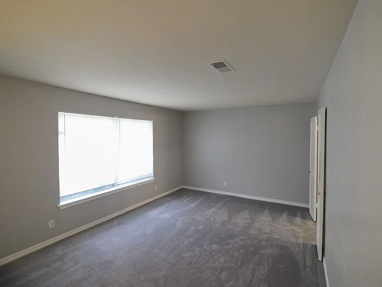 614 N Young Blvd — Photo 18